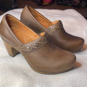 Dansko Rikki women’s distressed leather heel slip on clog size EU 37/US 7